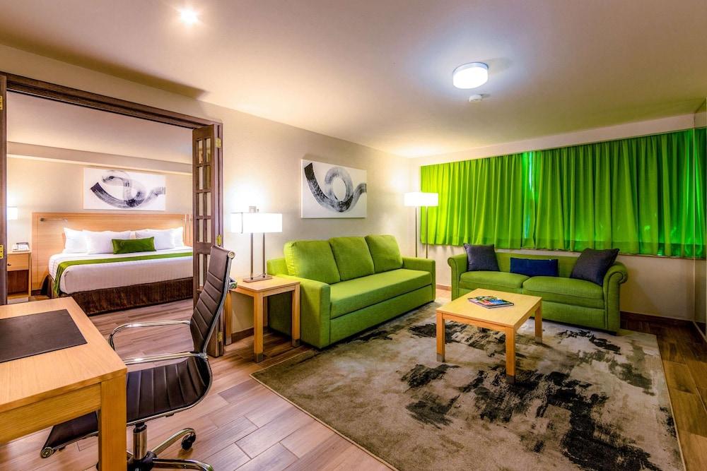 ควอลิตี้ อินน์ ปาชูกา Pachuca ภายนอก รูปภาพ Suite at the hotel