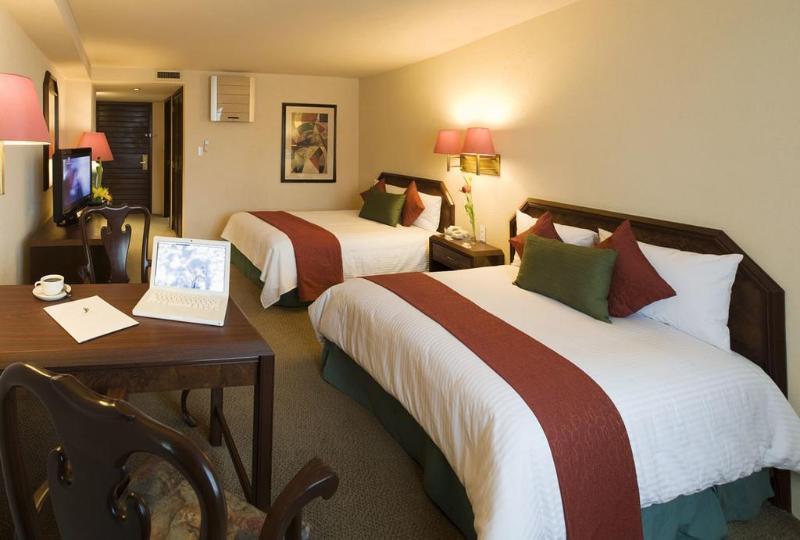 ควอลิตี้ อินน์ ปาชูกา Pachuca ภายนอก รูปภาพ A typical hotel room